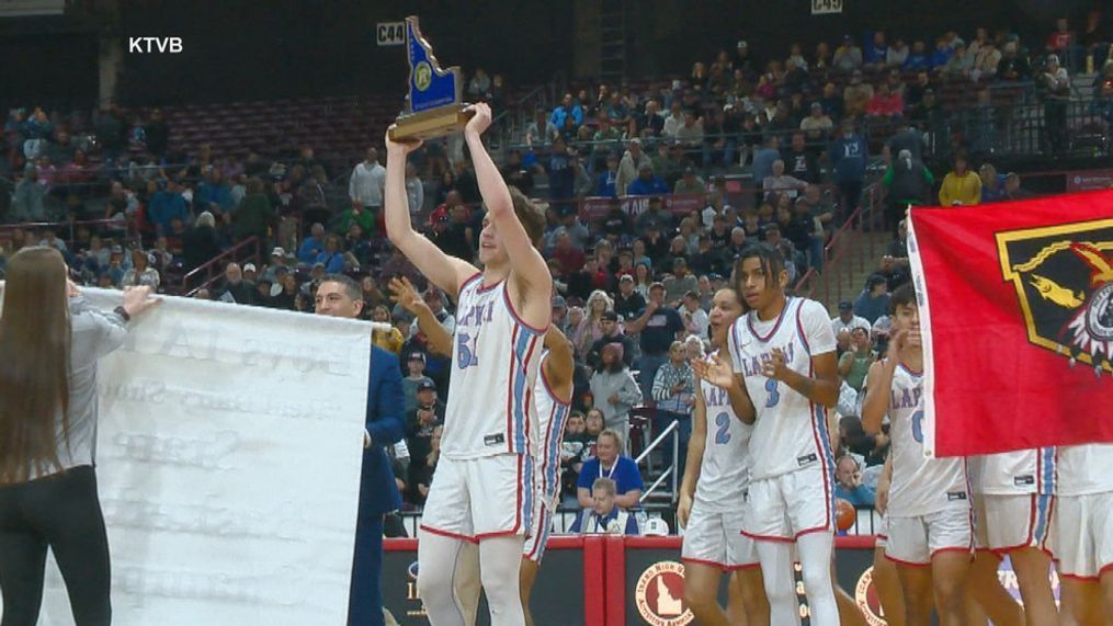 Kase Wynott holds up the 1A D1 state title trophy. Courtesy: KTVB{&nbsp;}{p}{/p}