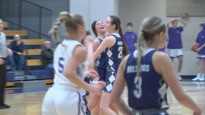 Image for story: Avista holiday tournament kicks off with victories for Grangeville, Lewiston, Moscow