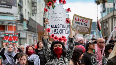 Image for story: Protests over Israel-Hamas war disrupt traffic outside Oscars in Los Angeles